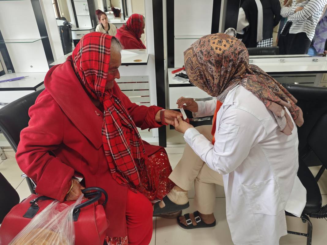 Kırmızı bir hayatın ünlü kahramanına Konya’da yüz güldüren dokunuş 21